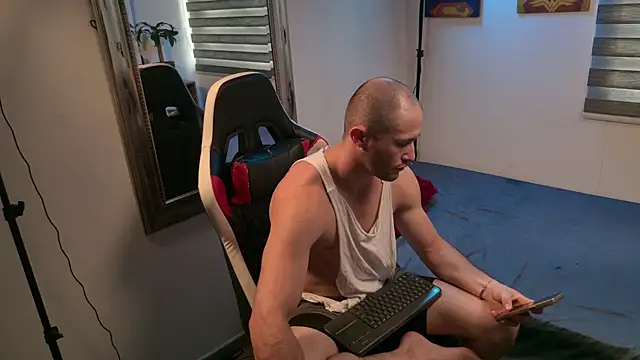 Snapshot of AxelFairchaild chatting on July 23, 2:48 pm AxelFairchaild online show from July 23, 2:48 pm