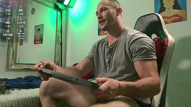 Snapshot of AxelFairchaild chatting on July 28, 2:13 pm AxelFairchaild online show from July 28, 2:13 pm