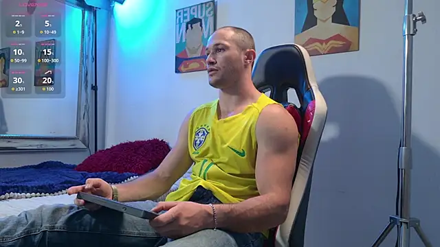 Snapshot of AxelFairchaild chatting on July 29, 1:20 pm AxelFairchaild online show from July 29, 1:20 pm