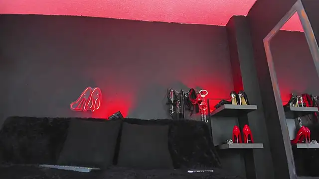 Snapshot of DelaneyStone chatting on December 14, 4:01 pm DelaneyStone online show from December 14, 4:01 pm