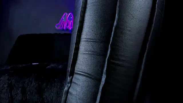 Snapshot of DelaneyStone chatting on December 17, 9:32 pm DelaneyStone online show from December 17, 9:32 pm