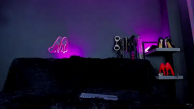 Snapshot of DelaneyStone chatting on January 17, 6:33 pm DelaneyStone online show from January 17, 6:33 pm