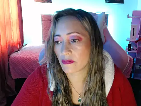 Snapshot of Melanyy_100 chatting on February 12, 7:13 pm Melanyy 100 online show from February 12, 7:13 pm