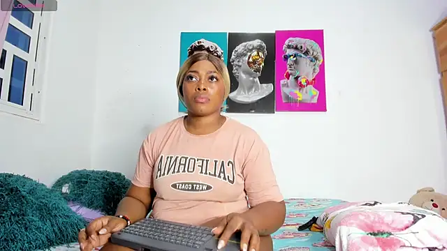 Snapshot of Lilybaudinx96 chatting on December 19, 5:36 am Lilybaudinx96 online show from December 19, 5:36 am