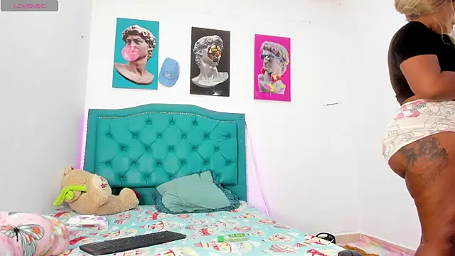 Snapshot of Lilybaudinx96 chatting on February 11, 3:00 am Lilybaudinx96 online show from February 11, 3:00 am