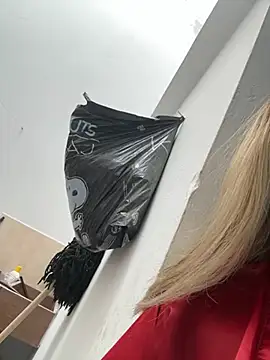 Snapshot of Lilybaudinx96 chatting on February 15, 2:03 pm Lilybaudinx96 online show from February 15, 2:03 pm