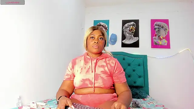 Snapshot of Lilybaudinx96 chatting on February 17, 3:47 am Lilybaudinx96 online show from February 17, 3:47 am