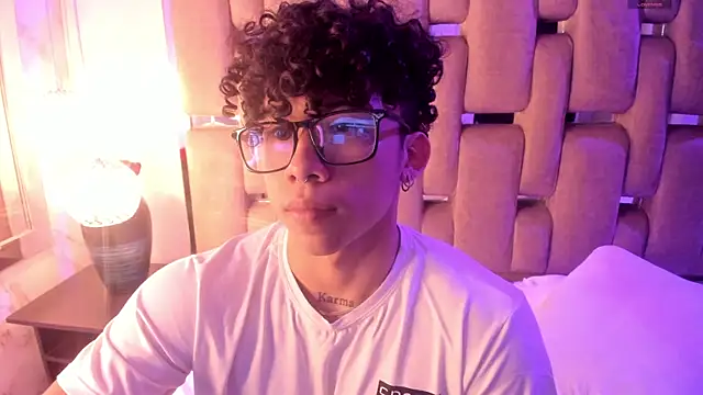 AkazaBoy  online show from November 15, 8:38 pm