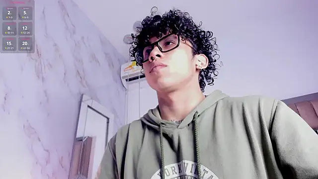 AkazaBoy  online show from April 30, 5:36 am