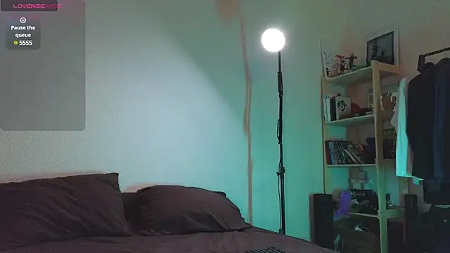 Snapshot of Space_X_Roxy_ chatting on February 17, 5:43 pm Space X Roxy  online show from February 17, 5:43 pm