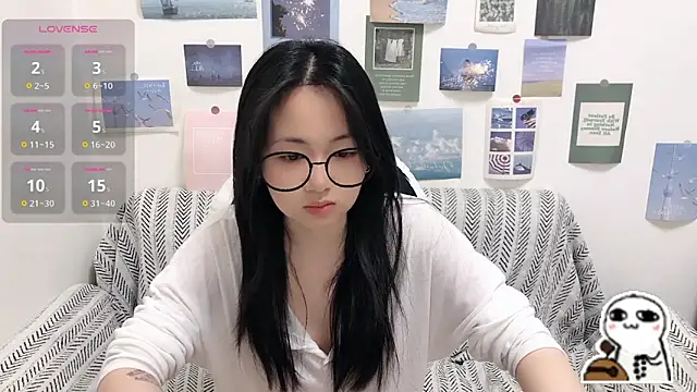 LiLiYbaby online show from April 4, 6:33 am