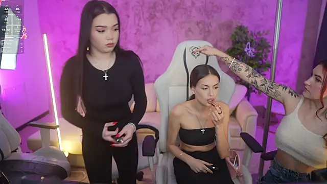 Magnetic Mia  online show from February 13, 3:46 pm