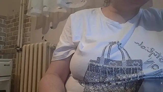 AalinnaK online show from February 22, 1:35 pm