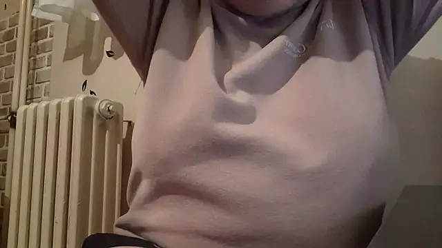 AalinnaK online show from February 24, 8:47 pm