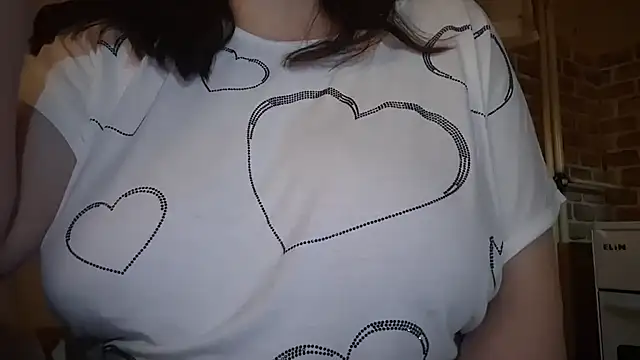 AalinnaK online show from December 15, 6:23 pm