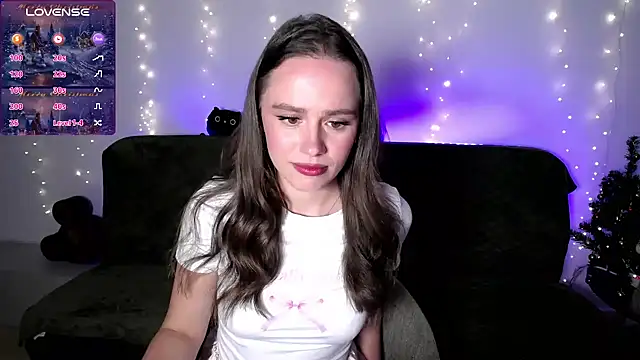Snapshot of Emillias chatting on December 18, 9:51 pm Emillias online show from December 18, 9:51 pm