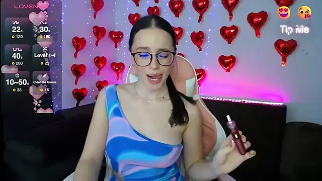 Snapshot of Emillias chatting on March 3, 5:29 pm Emillias online show from March 3, 5:29 pm