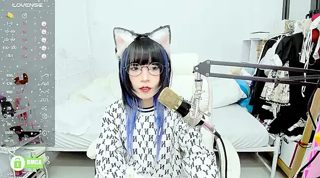 Snapshot of RassieRaph chatting on February 13, 5:11 pm RassieRaph online show from February 13, 5:11 pm