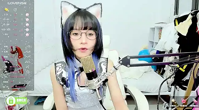 Snapshot of RassieRaph chatting on February 17, 4:59 pm RassieRaph online show from February 17, 4:59 pm