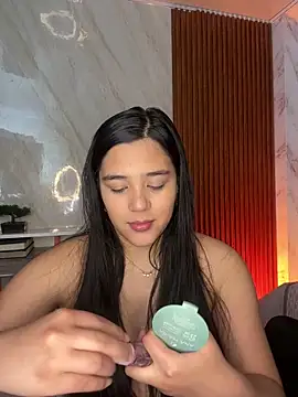 floriamANDjazmin online show from May 5, 7:11 pm