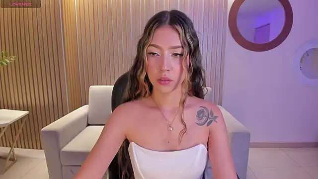 Snapshot of TaraLawrence chatting on January 7, 3:14 am TaraLawrence online show from January 7, 3:14 am