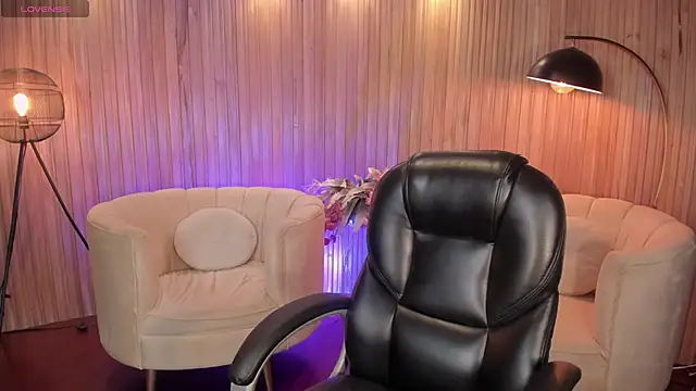 Snapshot of TaraLawrence chatting on March 20, 3:02 am TaraLawrence online show from March 20, 3:02 am