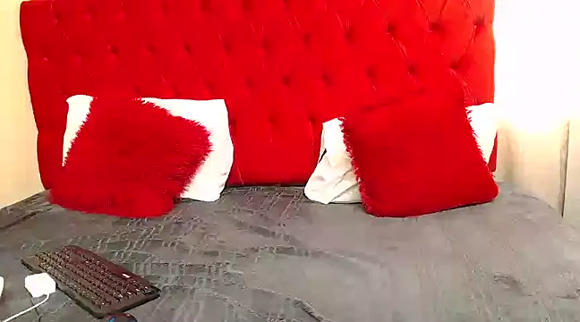 Snapshot of BeautyAuroa chatting on January 31, 5:40 am BeautyAuroa online show from January 31, 5:40 am