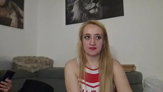 Snapshot of LoveXAddict chatting on March 15, 9:43 pm LoveXAddict online show from March 15, 9:43 pm