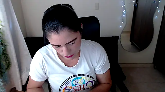 LUCY LI online show from December 6, 12:27 pm