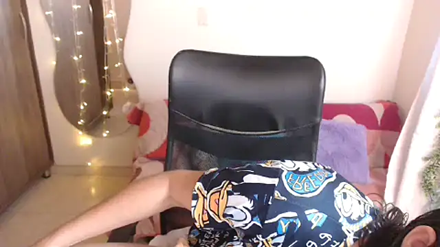 LUCY LI online show from January 11, 6:33 pm