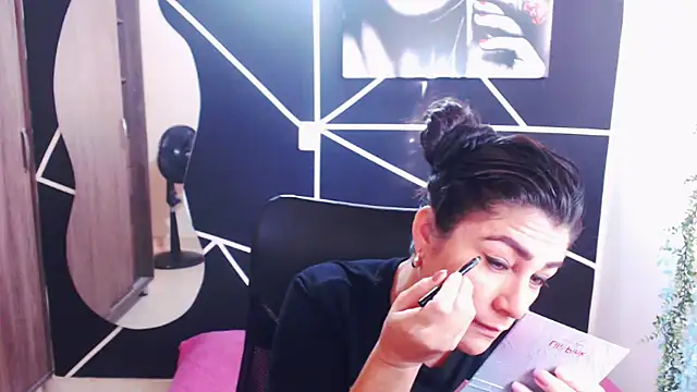 LUCY LI online show from January 16, 1:04 pm