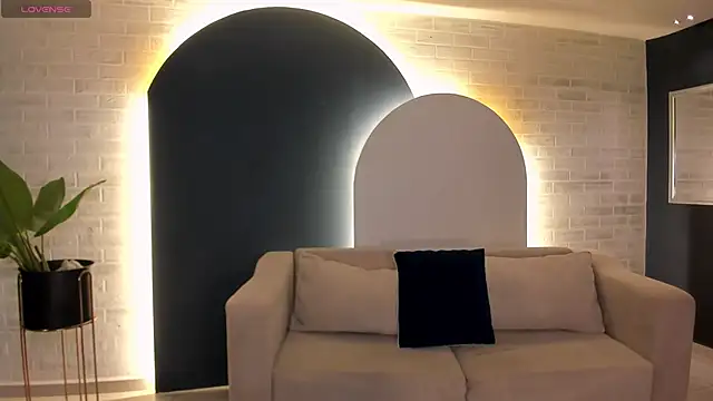 AllisonRogersX online show from May 4, 11:39 am