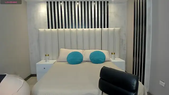 Snapshot of AllisonRogersX chatting on July 8, 10:20 am AllisonRogersX online show from July 8, 10:20 am