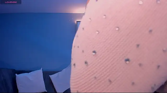 Snapshot of MaddisonLowe chatting on November 6, 4:35 am MaddisonLowe online show from November 6, 4:35 am