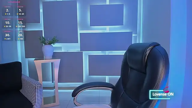 MaddisonLowe online show from March 10, 9:09 pm