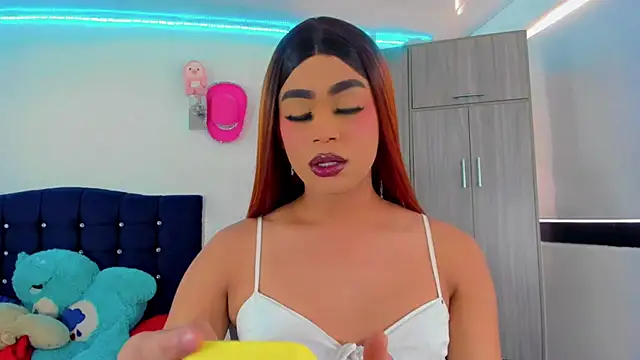 Hellen moons   online show from October 8, 7:11 pm