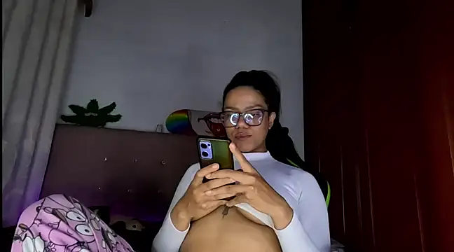 Snapshot of Ale_xandra chatting on February 4, 1:45 am Ale xandra online show from February 4, 1:45 am