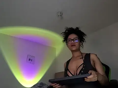 Snapshot of Ale_xandra chatting on October 21, 2:45 am Ale xandra online show from October 21, 2:45 am