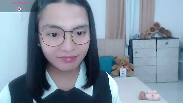 Snapshot of zhaviahale21 chatting on August 4, 4:31 pm zhaviahale21 online show from August 4, 4:31 pm