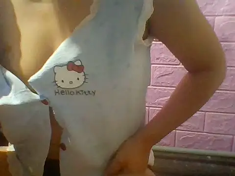 Snapshot of Mimi18x chatting on July 28, 1:32 pm Mimi18x online show from July 28, 1:32 pm