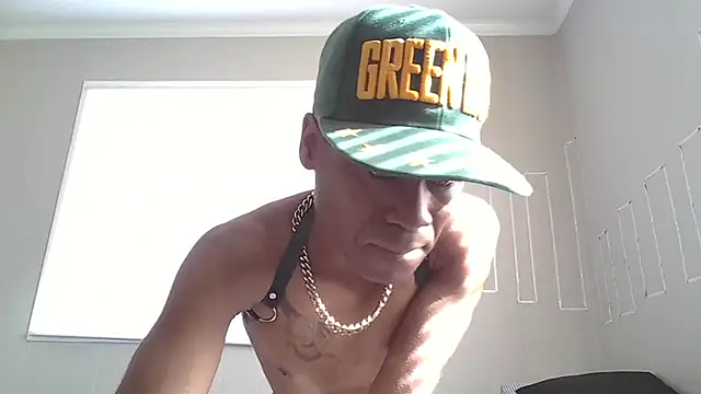 Snapshot of PETER-RABIT chatting on December 14, 5:47 pm PETER-RABIT online show from December 14, 5:47 pm