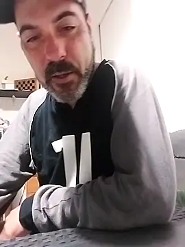 Snapshot of affascino chatting on December 18, 8:53 am affascino online show from December 18, 8:53 am