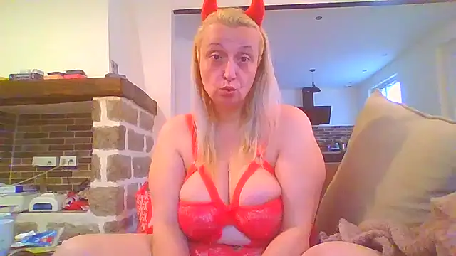 Snapshot of Melinastarr chatting on March 22, 8:08 am Melinastarr online show from March 22, 8:08 am