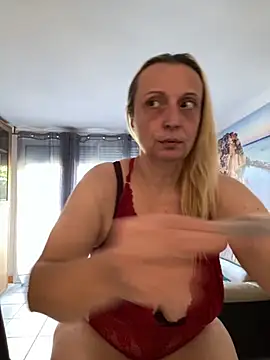 Snapshot of Melinastarr chatting on September 22, 9:44 am Melinastarr online show from September 22, 9:44 am