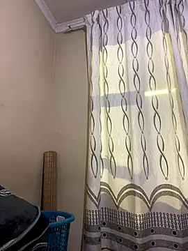 Snapshot of skyfall200 chatting on November 27, 12:13 am skyfall200 online show from November 27, 12:13 am