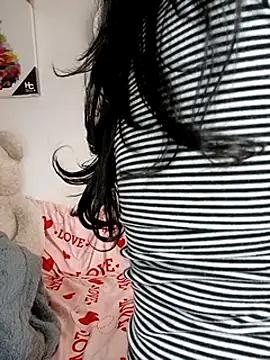 KimPielCanela online show from February 18, 6:15 pm