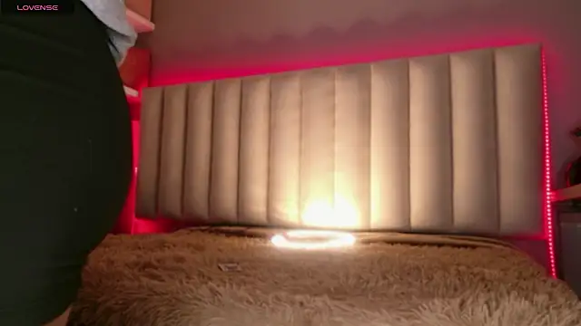 Snapshot of Megan_mooree_ chatting on July 28, 12:34 pm Megan mooree online show from July 28, 12:34 pm