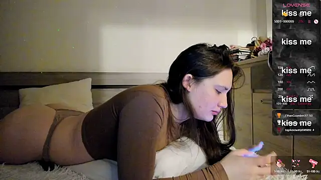 Holly Molii online show from February 23, 2:35 pm