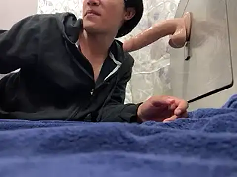 Snapshot of Akaerizz chatting on December 18, 5:59 am Akaerizz online show from December 18, 5:59 am