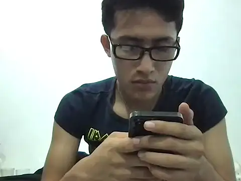 Snapshot of Akaerizz chatting on December 14, 6:19 am Akaerizz online show from December 14, 6:19 am